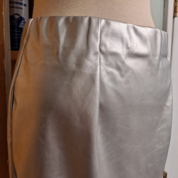 Timing Silver Mini Skirt - Picture 2 of 5